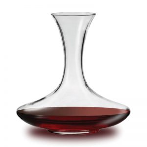 What is the difference between a wine decanter and carafe?