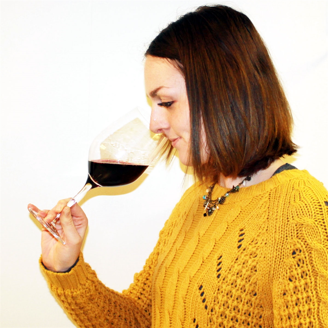 How to Taste Wine - A Complete Guide 