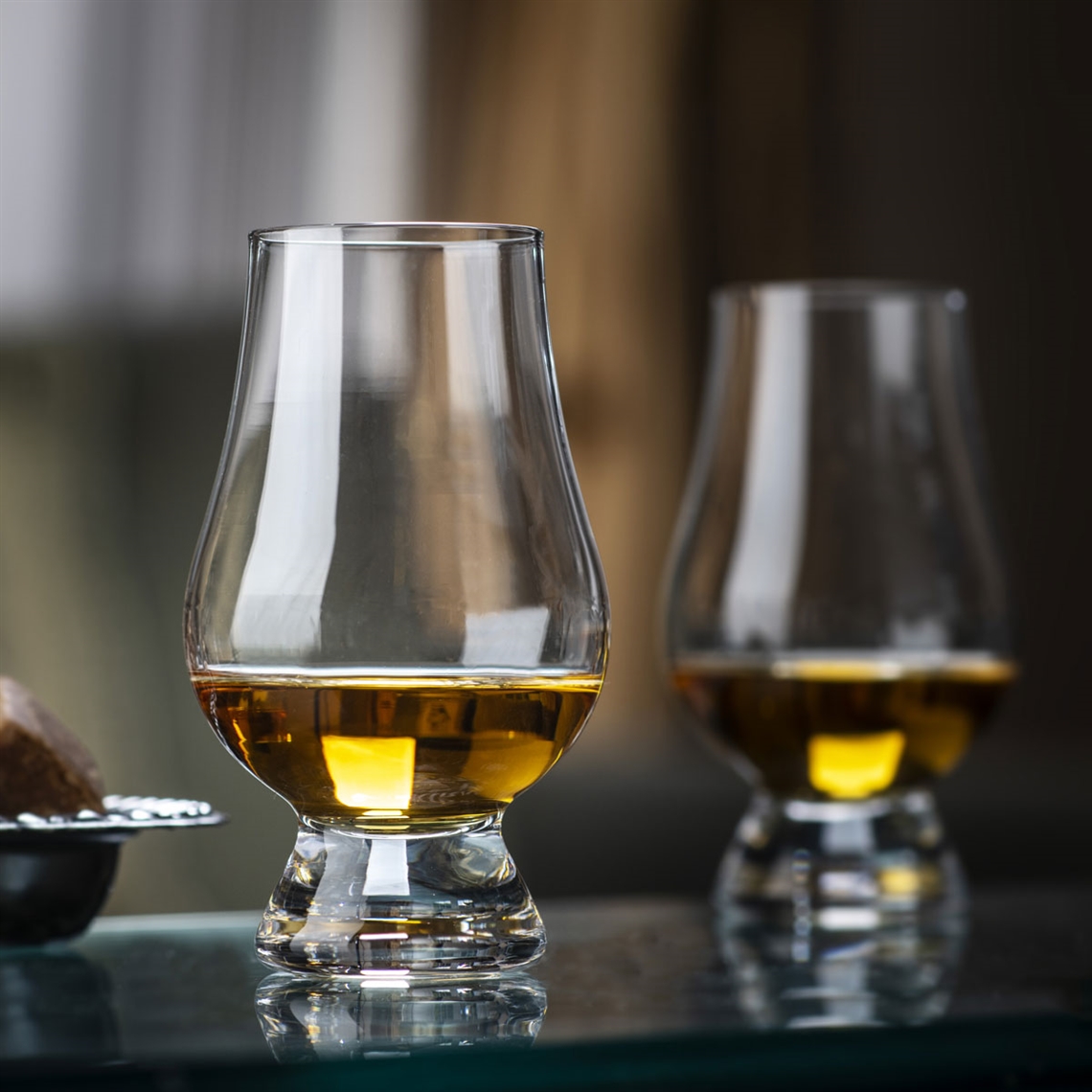 The Glencairn Official Whisky Glass Set - 4 Glasses / 1 Jug / 4 Caps